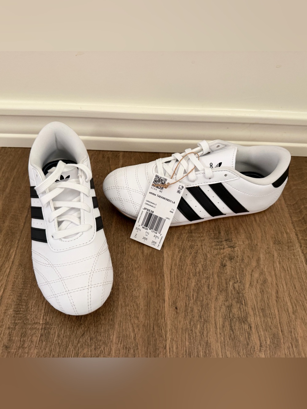 Kids Adidas Taekwondo White and Black Classic Three-Stripe Sneakers, NWT, size 2